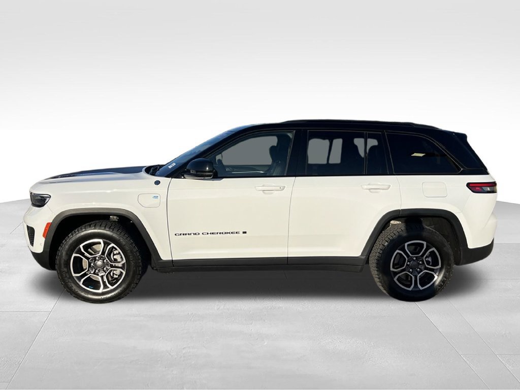 Used 2023 Jeep Grand Cherokee Trailhawk w/ Advanced Protech Group II AWD/4WD image 11