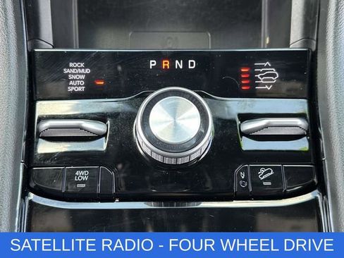 Used 2024 Jeep Grand Cherokee Overland w/ Luxury Tech Group IV AWD/4WD image 7