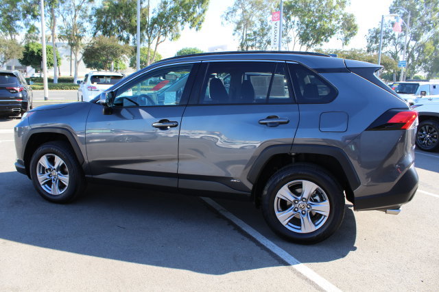 Certified 2025 Toyota RAV4 XLE AWD/4WD image 7