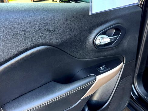 Used 2018 Jeep Cherokee Limited w/ High Altitude Package image 17