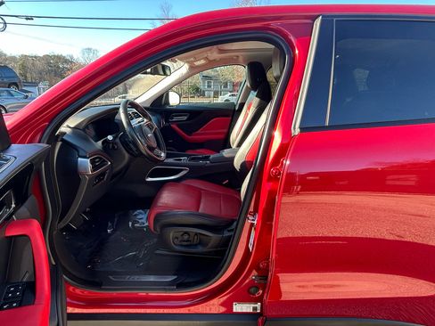 Used 2017 Jaguar F-PACE R-Sport image 12