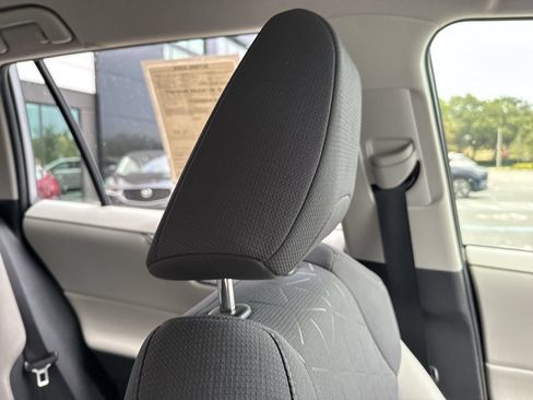 Used 2021 Toyota RAV4 XLE FWD image 20