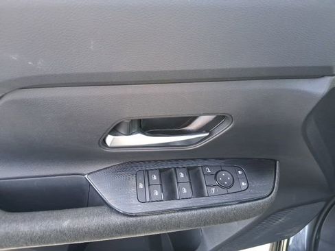 Used 2025 Nissan Kicks SV image 14