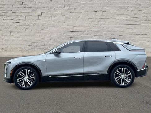 Certified 2024 Cadillac Lyriq Luxury AWD/4WD image 2