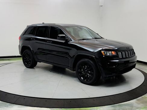 Used 2018 Jeep Grand Cherokee Altitude image 3