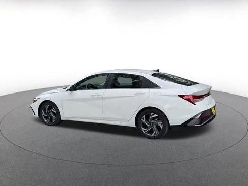 Used 2025 Hyundai Elantra SEL FWD image 11
