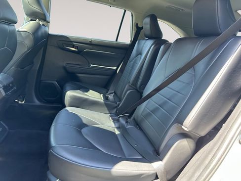 Used 2022 Toyota Highlander XLE image 13