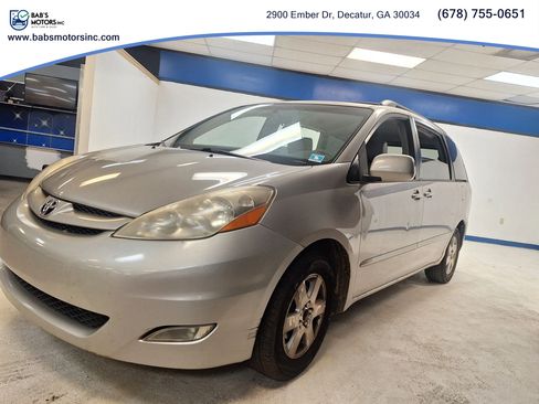 Used 2009 Toyota Sienna FWD image 2