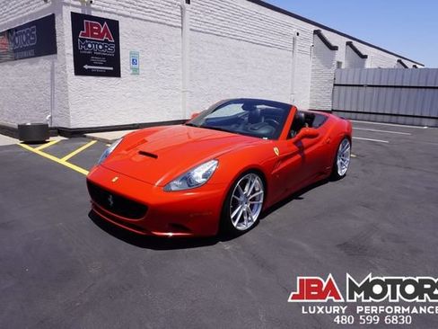 Used 2014 Ferrari California RWD image 18