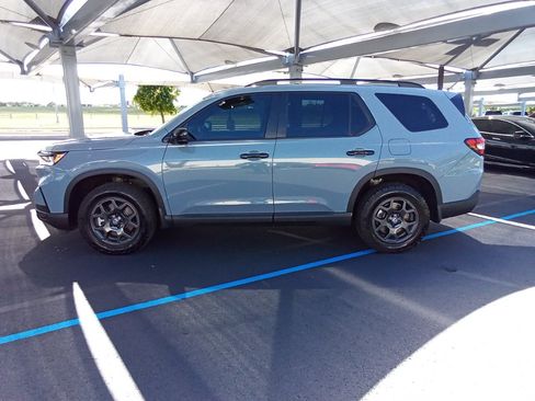 Certified 2025 Honda Pilot TrailSport image 4