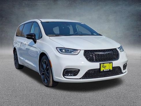 New 2026 Chrysler Pacifica Select FWD image 1