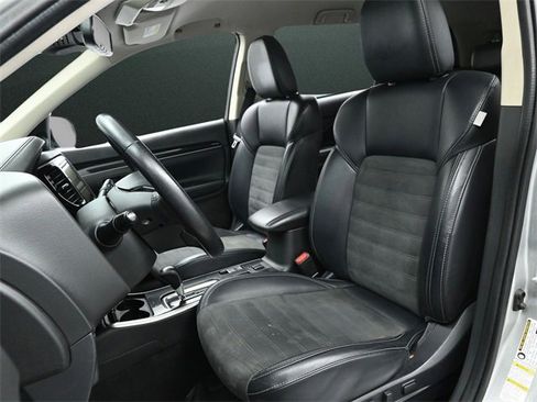 Used 2020 Mitsubishi Outlander SEL image 11