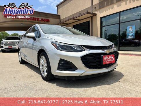 Used 2019 Chevrolet Cruze LT w/ Convenience Package FWD image 1