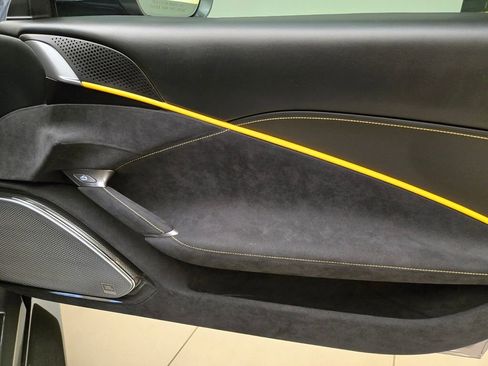 Used 2022 Ferrari Roma RWD image 27