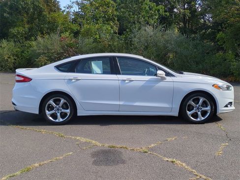 Used 2016 Ford Fusion SE w/ Equipment Group 201A image 3