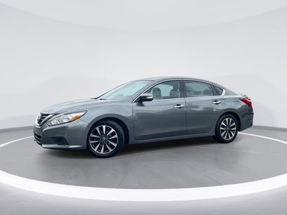 Used 2017 Nissan Altima 2.5 SL w/ Moonroof Package