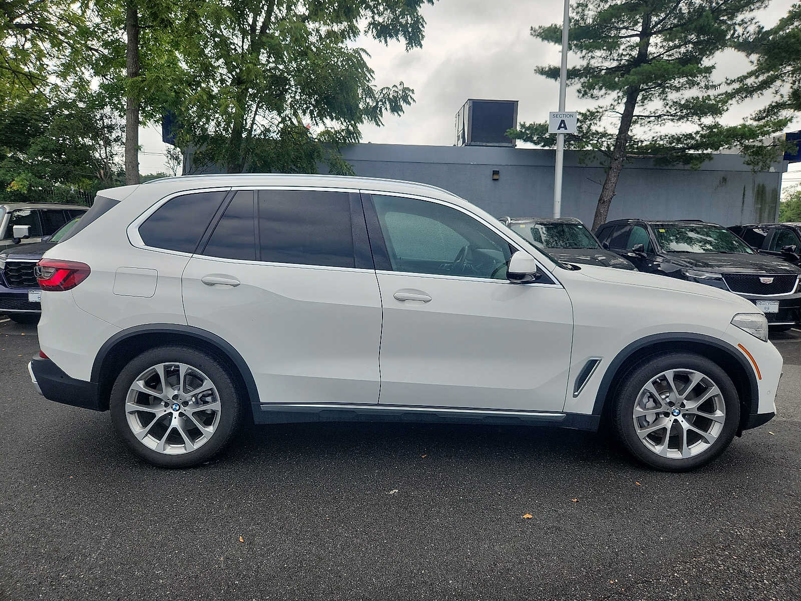 Used 2023 BMW X5 xDrive40i w/ Parking Assistance Package AWD/4WD image 7