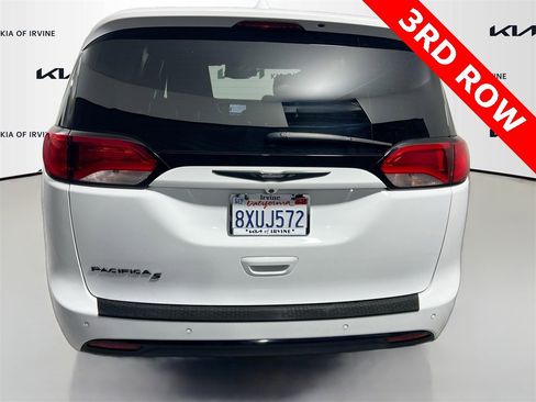 Used 2020 Chrysler Pacifica Touring w/ S Appearance Package image 6