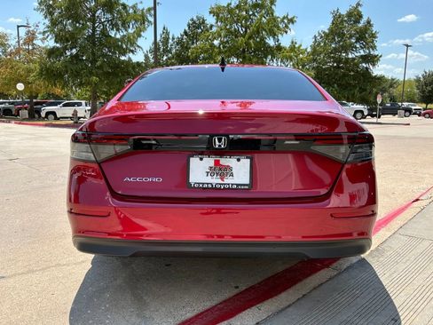 Used 2025 Honda Accord SE image 7