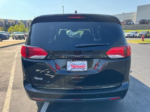 Used 2019 Chrysler Pacifica Touring Plus w/ Advanced Safetytec Group FWD image 4