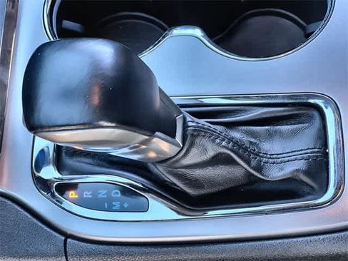 Used 2019 Jeep Grand Cherokee Limited image 16