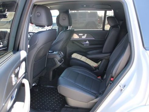 Used 2025 Mercedes-Benz GLS 580 4MATIC image 19