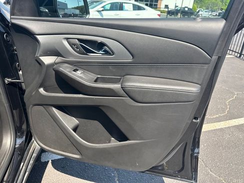 Used 2023 Chevrolet Traverse LT image 15