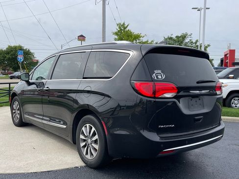Used 2020 Chrysler Pacifica Touring-L Plus FWD image 5