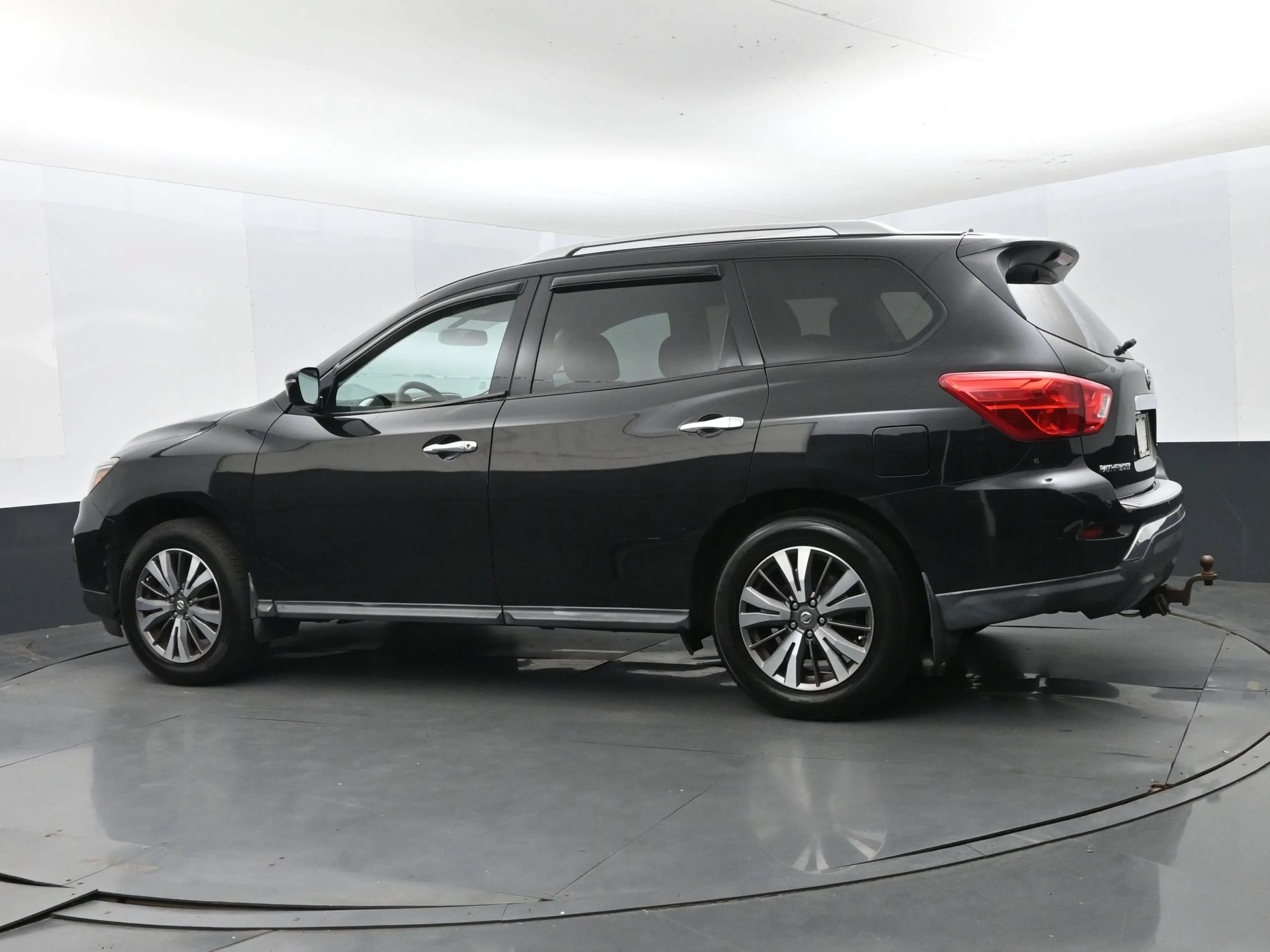 Used 2017 Nissan Pathfinder SV AWD/4WD image 9