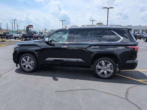 Used 2024 Toyota Sequoia Capstone AWD/4WD image 4
