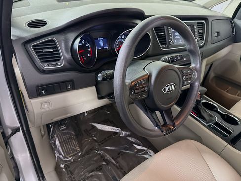 Used 2019 Kia Sedona L FWD image 22