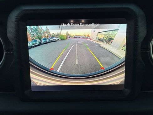 Used 2021 Jeep Wrangler Unlimited Sahara w/ Cold Weather Group image 16