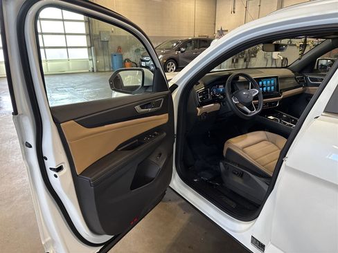 New 2025 Volkswagen Atlas Cross Sport SEL image 12