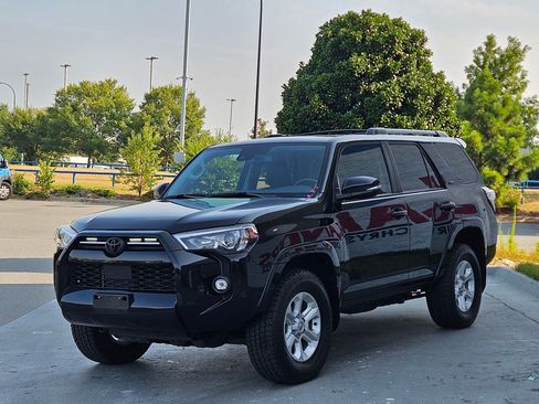 Used 2024 Toyota 4Runner SR5 Premium w/ Moonroof Package AWD/4WD image 3