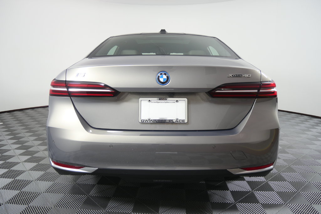 Certified 2026 BMW i5 eDrive40 AWD/4WD image 5