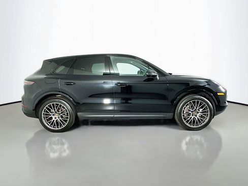 Used 2022 Porsche Cayenne image 8