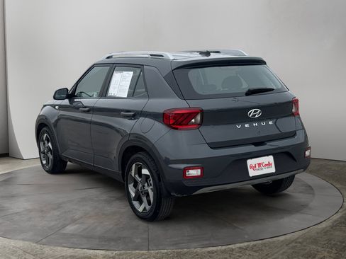 Used 2024 Hyundai Venue SEL image 3