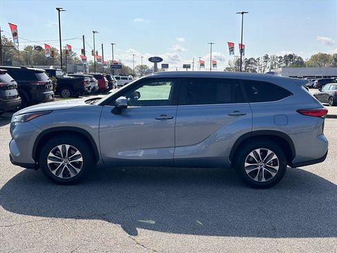 Used 2023 Toyota Highlander XLE image 6