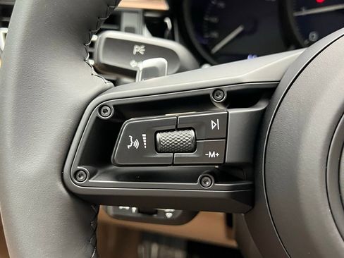 Used 2026 Porsche Macan image 9