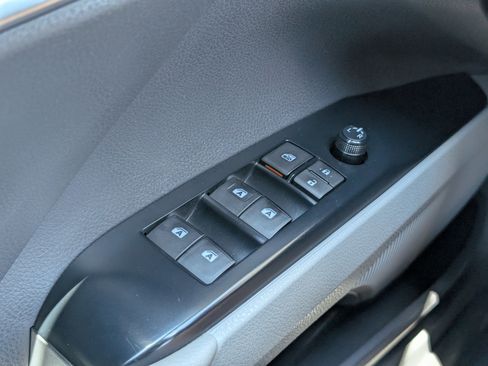Used 2019 Toyota Camry SE FWD image 23