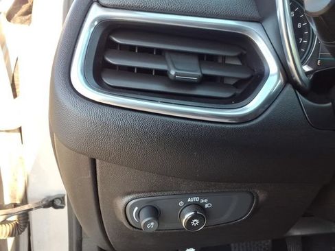 Used 2019 Chevrolet Equinox LT AWD/4WD image 23