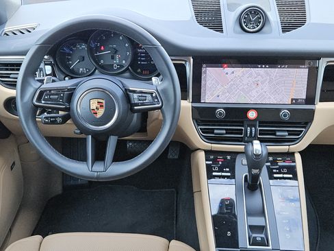 Certified 2026 Porsche Macan AWD/4WD image 25