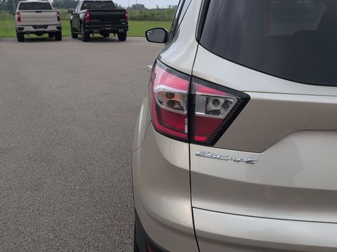 Used 2017 Ford Escape SE FWD image 6