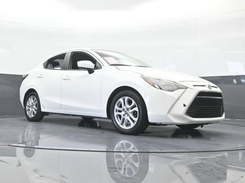 Used 2017 Toyota Yaris iA FWD image 64