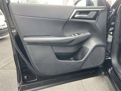 Used 2024 Mitsubishi Outlander SE image 16