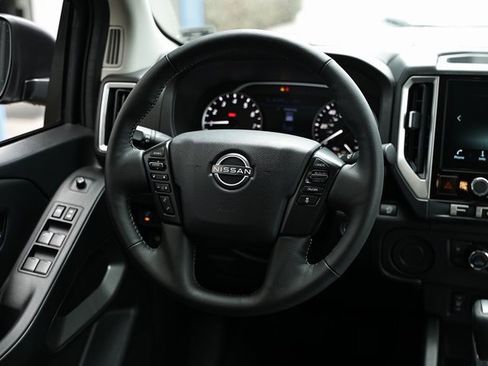 Used 2025 Nissan Frontier SV w/ SV Convenience Package image 26