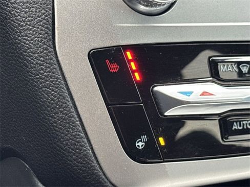 Used 2022 Ford Explorer XLT w/ Equipment Group 202A image 22