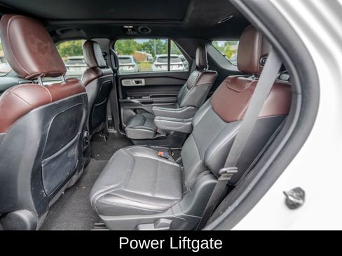 Used 2020 Ford Explorer Platinum w/ Premium Technology Package image 12