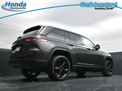Used 2023 Jeep Grand Cherokee Altitude AWD/4WD image 37