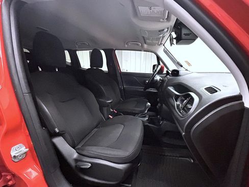 Used 2018 Jeep Renegade Altitude AWD/4WD image 15